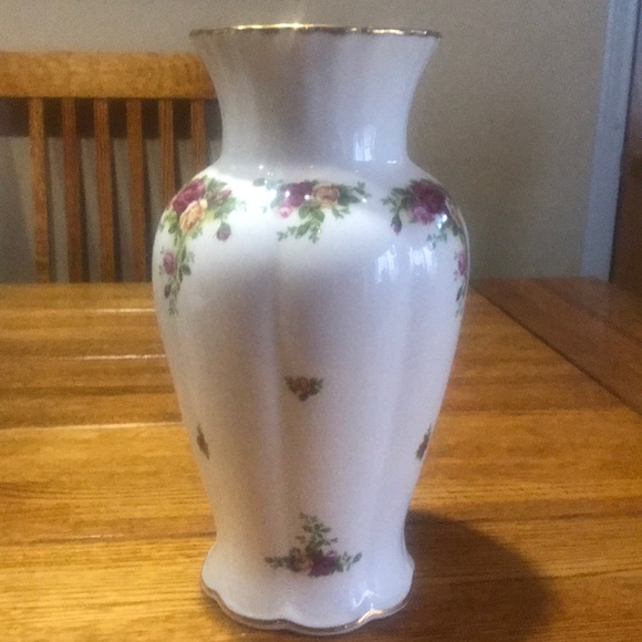 Vase - Picture 1 of 3